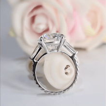 Load image into Gallery viewer, 14k White Gold 3.0CT F Color VS1 Round Diamond Ring
