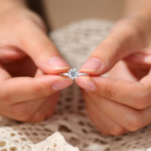 Load image into Gallery viewer, Moissanite Diamond Ring