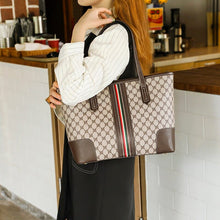 Load image into Gallery viewer, Pearl Hobo Shoulder Tote Bag
