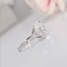 Load image into Gallery viewer, 14k White Gold 3.0CT F Color VS1 Round Diamond Ring
